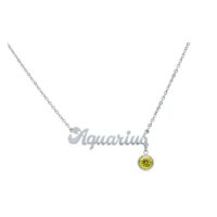 Silberne Aquarius Kette mit gelbem Kristall auf weißem Hintergrund