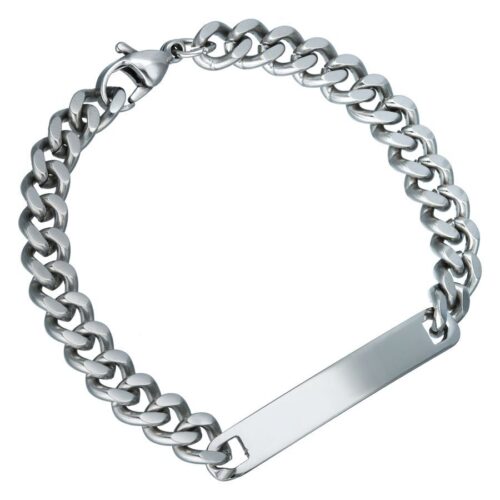 Silbernes gravierbares Armband aus Chirurgenstahl auf weißem Hintergrund