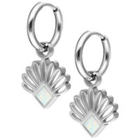 Silberne Opal Creolen mit Fächerdesign Silberne Creolen mit fächerförmigem Anhänger und Opal-Einsatz auf weißem Hintergrund