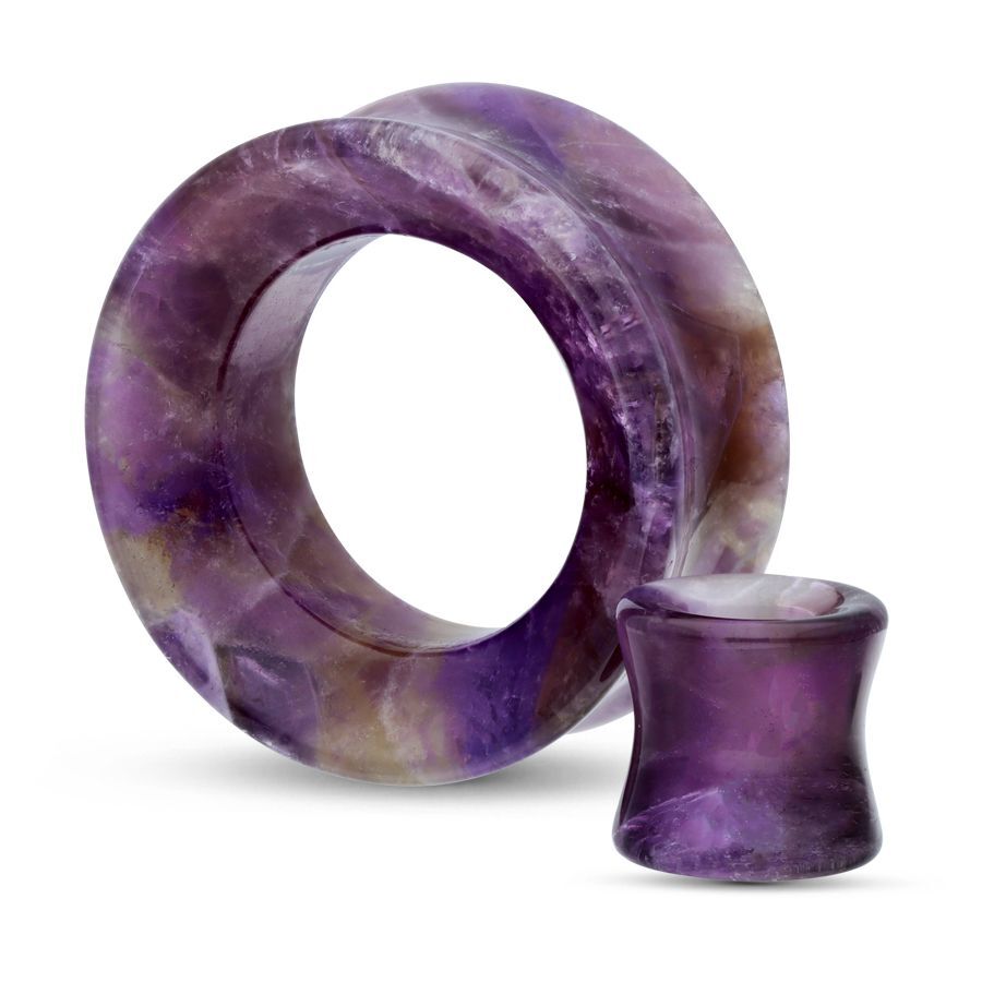 Amethyst Tunnel aus Stein, Unisex Ohrpiercing Lila Amethyst Tunnel und Plug aus Stein auf weißem Hintergrund