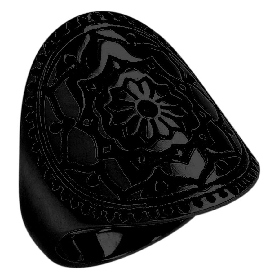Schwarzer Fingerring mit Mandala-Design aus Chirurgenstahl auf weißem Hintergrund