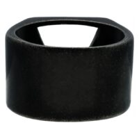 Vintage Schwarzer Dreieck-Ring aus Stahl Schwarzer Stahlring mit dreieckiger Öffnung auf weißem Hintergrund