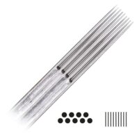 Silberne Magnum Long Taper Tattoonadeln auf weißem Hintergrund