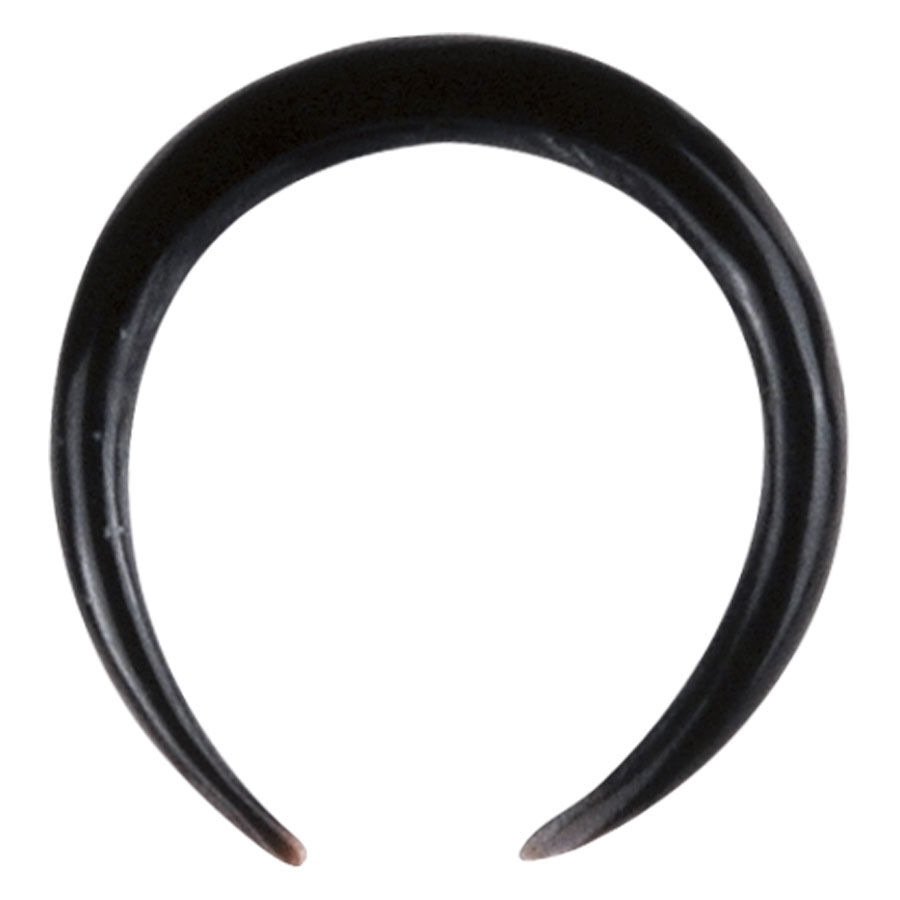 Schwarzes Horn Sichel Piercing auf weißem Hintergrund