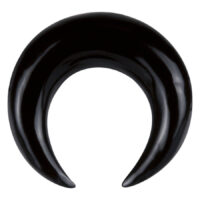 Schwarzes Hornsichel Piercing auf weißem Hintergrund, unisex