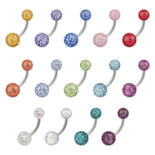 Bauchnabelpiercings aus Titan mit bunten, glitzernden Kristallkugeln auf weißem Hintergrund